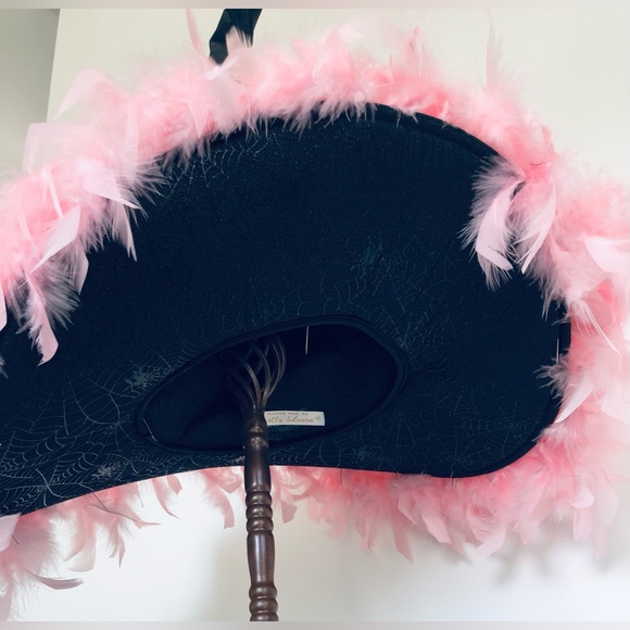 Black, witchhat, pink feathered brim & Baby bone hands. 19" x 19" - Picture 4 of 16